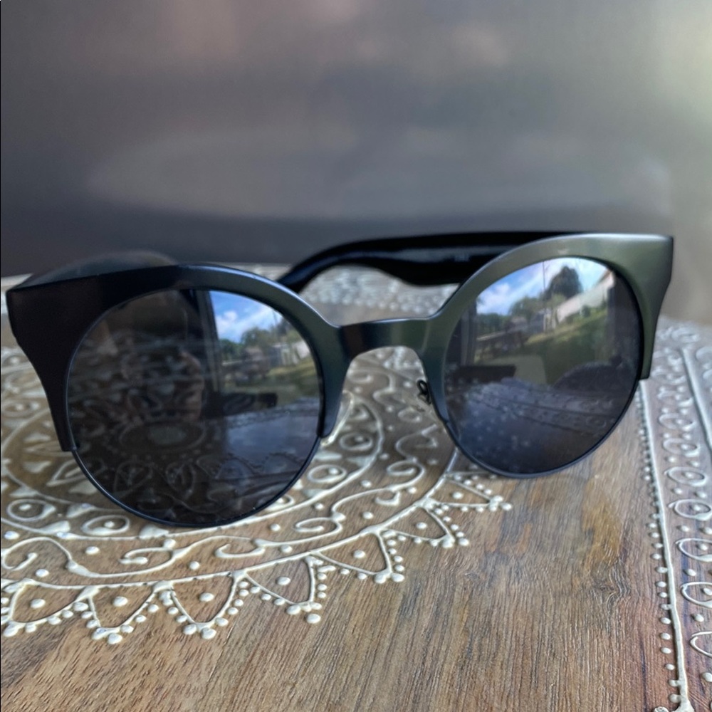 Black fashion Sunglasses- brandless but cute 🥰